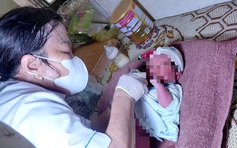 Bé trai sơ sinh còn nguyên dây rốn bị bỏ lại trong túi nilon