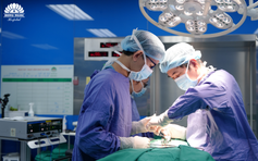 Nữ nhân viên văn phòng yếu liệt chân do thoát vị đĩa đệm