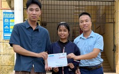 Tiếp tục trao tiền của bạn đọc giúp đỡ em Hồ Thị Tăng