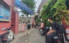 Trường 'nóng' của TP.HCM hết cảnh xếp hàng xuyên đêm mua hồ sơ vào lớp 1