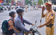 Bị CSGT ghi hình phạt nguội, tài xế phân trần 'do vỉa hè rộng hơn lòng đường'