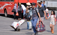 Người dân ùn ùn trở lại Hà Nội dù chưa hết nghỉ lễ 30.4 - 1.5