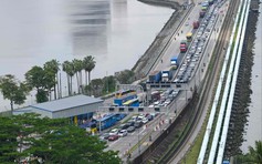 Đi tù vì hối lộ hải quan cửa khẩu