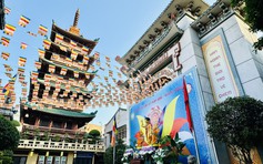 Các chùa ở TP.HCM trang hoàng rực rỡ mừng đại lễ Phật đản