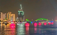 7 đóa hoa sen khổng lồ thắp sáng sông Hàn trong đại lễ Phật đản