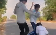 Xôn xao clip nữ sinh ở Củ Chi bị đánh hội đồng nhiều lần