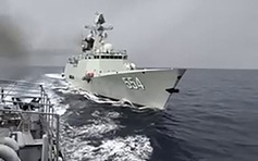 Tàu hải quân Philippines, Trung Quốc đối đầu gần bãi cạn Scarborough ở Biển Đông