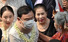 Thái Lan đình chỉ 2 bác sĩ giúp ông Thaksin tránh ngồi tù
