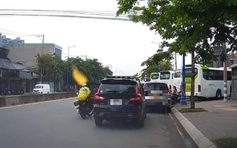 Phạt 21 triệu đồng tài xế mở cửa ô tô gây tai nạn ở Thủ Đức