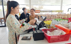 Đi vệ sinh, giữ xe... cũng phải xuất hóa đơn?