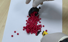 Vỡ túi ma túy đá trong ruột, hành khách bất tỉnh tại sân bay Bangkok