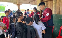 Hành trình sẻ chia của thanh niên tình nguyện TP.HCM tại nước Lào tươi đẹp