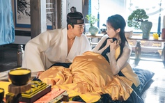 Phim mới của em út SNSD gây bất ngờ với cảnh 'giường chiếu' ngay tập đầu