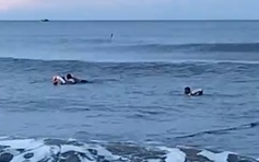 5 du khách bị sóng biển cuốn trôi khi đang tắm biển Hà Tĩnh