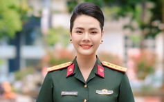 Đại úy, ca sĩ Lương Nguyệt Anh nhận hai bằng khen của Bộ Quốc phòng