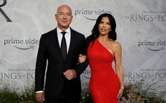 Tỉ phú Jeff Bezos và Lauren Sánchez quyên góp từ thiện trước lễ cưới