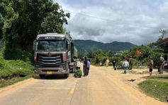 Tai nạn giữa xe đầu kéo và xe đạp điện, 2 em nhỏ tử vong