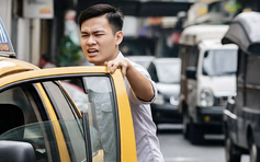 Tài xế taxi than đóng cửa mạnh, khách nổi giận bỏ cuốc: Ai đúng ai sai?