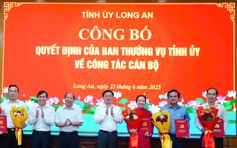 Long An: Công bố nhiều quyết định về công tác cán bộ