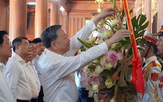 Tổng Bí thư Tô Lâm dâng hương tại Đền thờ Bác Hồ ở Quảng Bình