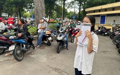Thi tốt nghiệp THPT: Có thí sinh hôm qua quên phiếu báo dự thi, nay quên CCCD