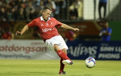Michael Owen, Lê Huỳnh Đức cùng tỏa sáng trong ngày huyền thoại M.U giành chiến thắng ở Đà Nẵng