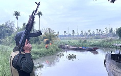 Bắt giữ nhóm người hút cát lậu trên sông Đồng Nai