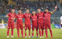 Văn Quyết cùng Lê Huỳnh Đức, Phạm Văn Quyến tỏa sáng: Đánh bại dàn huyền thoại M.U
