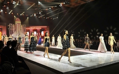 Top 45 Miss Cosmo Vietnam trình diễn thời trang