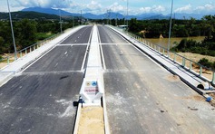 Cầu trăm tỉ thông xe xong nằm chờ đường dẫn