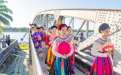 Cổ phục Việt trỗi dậy