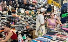 Đi chợ Bến Thành mua 'hàng hiệu' LV, Gucci, Fendi...