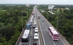 Ùn ứ trên cao tốc TP.HCM - Long Thành - Dầu Giây do sửa cầu Long Thành