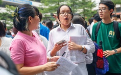 Phụ huynh buồn vì con… 'lỡ' đậu trường công'