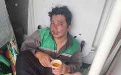 Tàu cao tốc cứu người đàn ông trôi trên biển An Giang