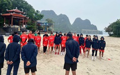 Đội tuyển nữ Việt Nam tập dưới mưa nhẹ do ảnh hưởng bão số 3, Huỳnh Như sang Úc làm gì?