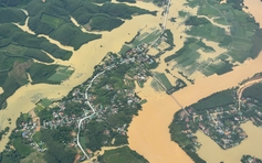 Nhìn từ trực thăng: Xã miền núi Mỹ Lý ở Nghệ An tan hoang sau lũ dữ