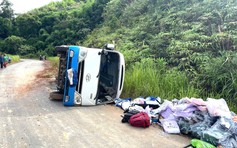 Quân đội, công an cứu hộ vụ lật xe chở sinh viên ở Lâm Đồng