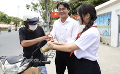 Quán ăn 0 đồng mùa hè: Học sinh nấu hàng trăm suất mì Quảng miễn phí