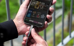 Có nên tự sửa chữa bộ sạc điện thoại và máy tính?