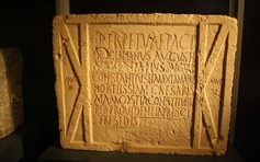 Công nghệ AI mới của Google được thử thách với văn bản 2.000 năm tuổi