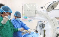 Bệnh viện Nhân dân 115 TP.HCM lần đầu tán sỏi túi mật xuyên gan qua da