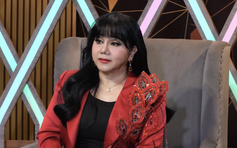 Nữ ca sĩ nghẹn ngào nhắc về giai đoạn rời xa con sang nước ngoài