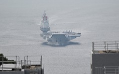 Tàu sân bay Trung Quốc vào cảng Hồng Kông