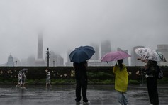 Thượng Hải sơ tán hơn 280.000 người do bão, nhiều nơi hạ mức cảnh báo sóng thần