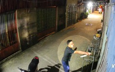 Bức xúc clip người đàn ông cầm hung khí dọa giết cả gia đình