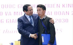 Thủ tướng động viên trưởng bản dũng cảm cứu 90 người khỏi thảm họa lũ quét