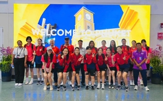 Đội tuyển bóng chuyền nữ Việt Nam đã đến Thái Lan đấu giải thế giới, được chào đón ấm áp