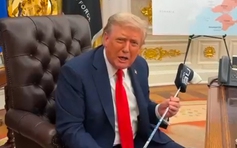 Ông Zelensky tặng gậy golf đặc biệt cho ông Trump