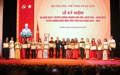 Hòa Minzy, đạo diễn Lý Hải, NSND Xuân Bắc nhận bằng khen của Bộ VH-TT-DL